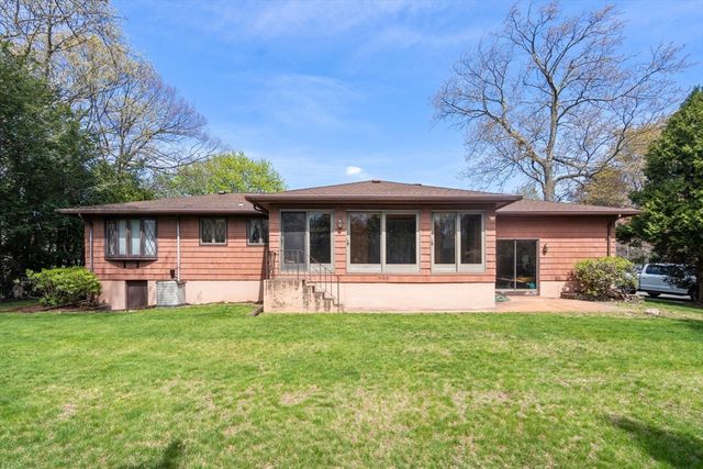 49 Lake St, Shrewsbury, MA 01545