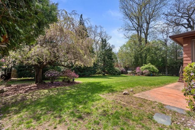 49 Lake St, Shrewsbury, MA 01545