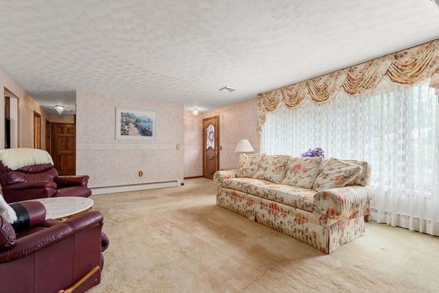 49 Lake St, Shrewsbury, MA 01545
