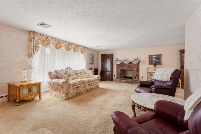 49 Lake St, Shrewsbury, MA 01545