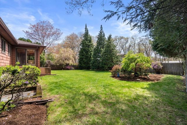 49 Lake St, Shrewsbury, MA 01545