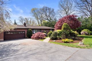 49 Lake St, Shrewsbury, MA 01545