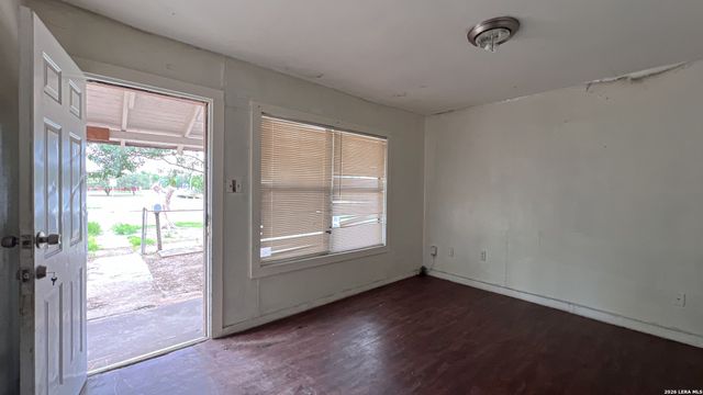 2906 El Paso, San Antonio, TX 78207