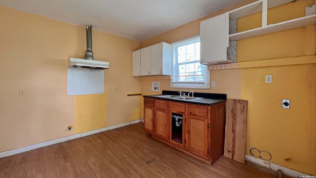 2906 El Paso, San Antonio, TX 78207