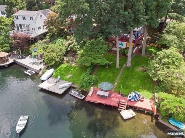 137 Lakeview Avenue, Ringwood, NJ 07456