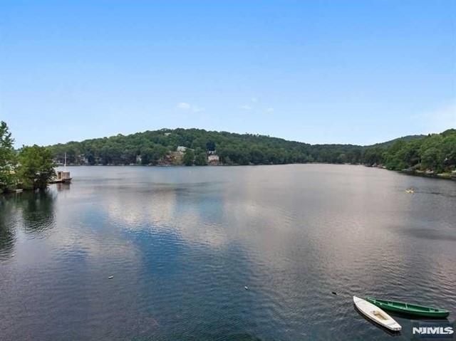 137 Lakeview Avenue, Ringwood, NJ 07456