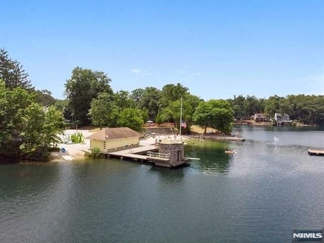 137 Lakeview Avenue, Ringwood, NJ 07456