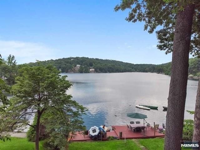 137 Lakeview Avenue, Ringwood, NJ 07456
