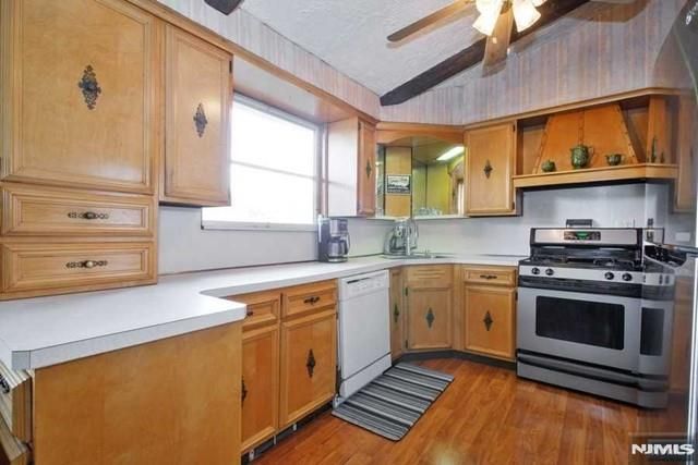 137 Lakeview Avenue, Ringwood, NJ 07456