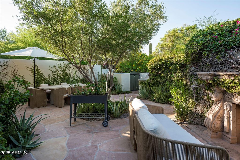 5101 N Casa Blanca Drive Unit 215, Paradise Valley, AZ 85253