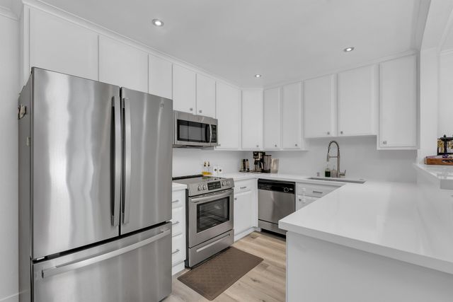 2500 Miramar Ave 203, Castro Valley, CA 94546