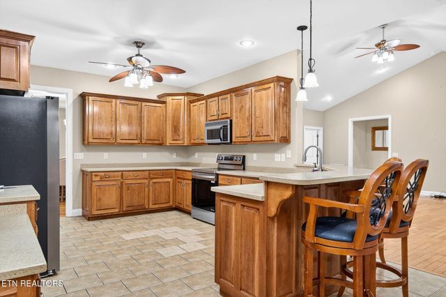 1945 W Creston Rd, Crossville, TN 38571