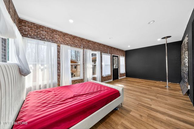 1945 W Creston Rd, Crossville, TN 38571