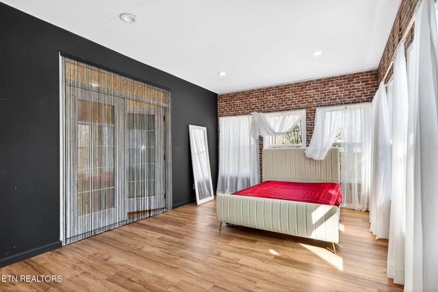 1945 W Creston Rd, Crossville, TN 38571