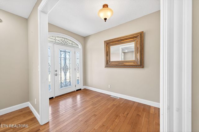 1945 W Creston Rd, Crossville, TN 38571