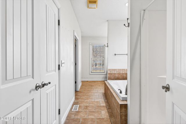 1945 W Creston Rd, Crossville, TN 38571