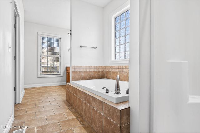 1945 W Creston Rd, Crossville, TN 38571