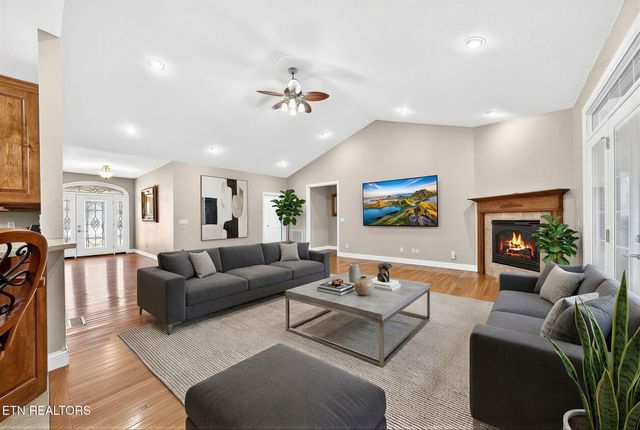 1945 W Creston Rd, Crossville, TN 38571