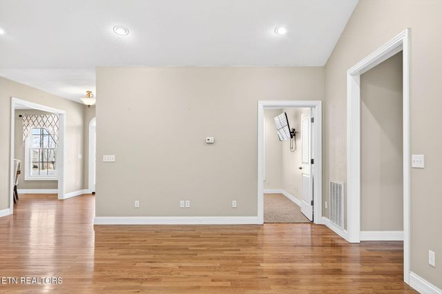 1945 W Creston Rd, Crossville, TN 38571