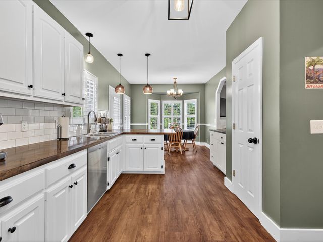 9725 Dogwood Dr, Bon Aqua, TN 37025