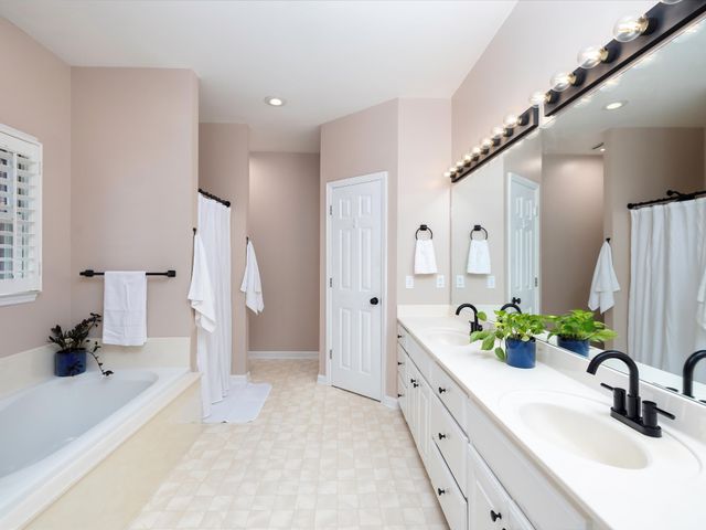 9725 Dogwood Dr, Bon Aqua, TN 37025