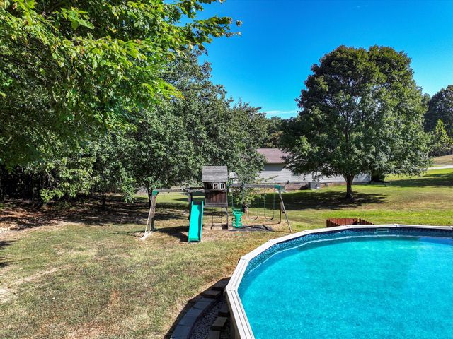 9725 Dogwood Dr, Bon Aqua, TN 37025