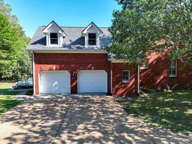 9725 Dogwood Dr, Bon Aqua, TN 37025