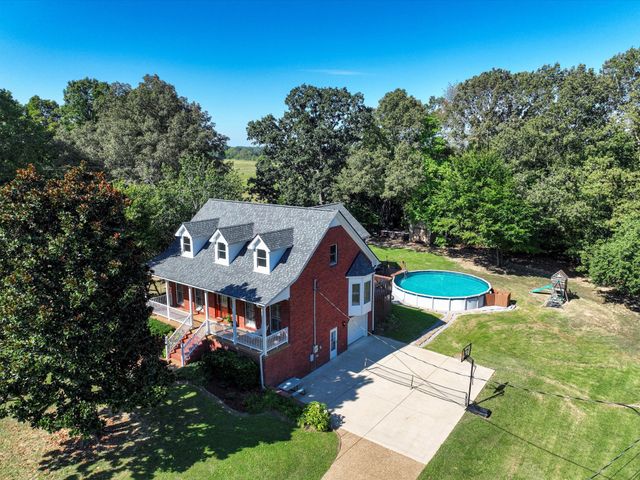 9725 Dogwood Dr, Bon Aqua, TN 37025