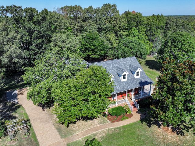 9725 Dogwood Dr, Bon Aqua, TN 37025