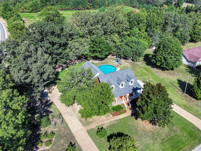 9725 Dogwood Dr, Bon Aqua, TN 37025