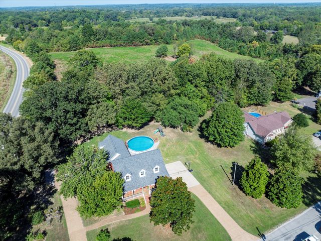 9725 Dogwood Dr, Bon Aqua, TN 37025