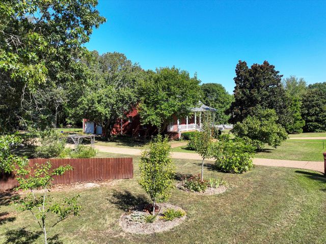 9725 Dogwood Dr, Bon Aqua, TN 37025
