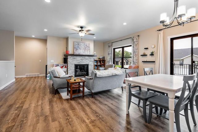 618 Silver DRIVE, Holmen, WI 54636