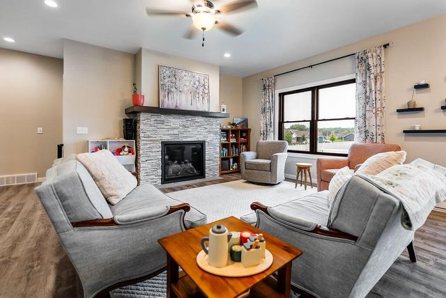 618 Silver DRIVE, Holmen, WI 54636