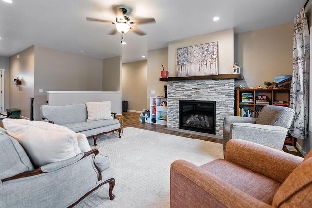 618 Silver DRIVE, Holmen, WI 54636