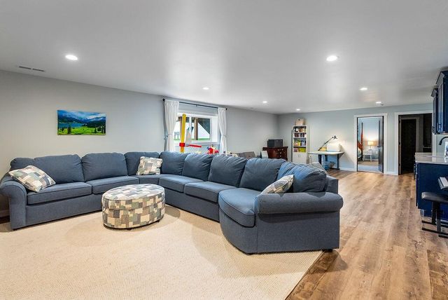 618 Silver DRIVE, Holmen, WI 54636