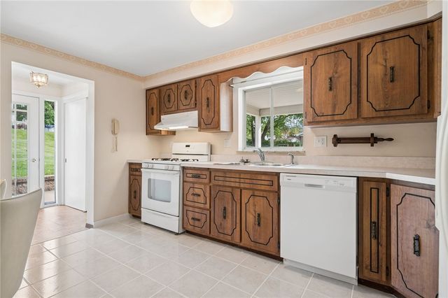 9109 Pine St, Plum Boro, PA 15239