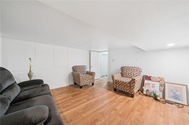 9109 Pine St, Plum Boro, PA 15239