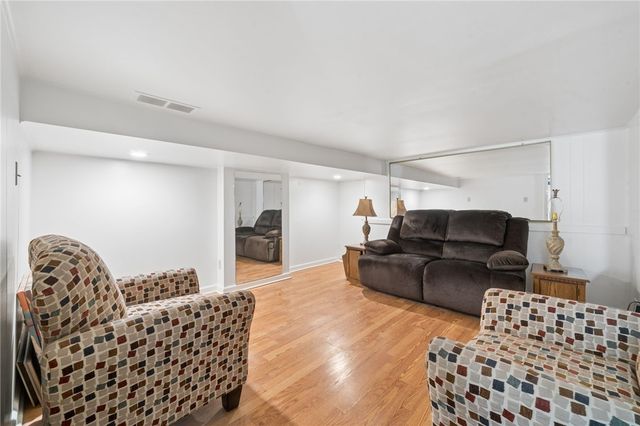 9109 Pine St, Plum Boro, PA 15239