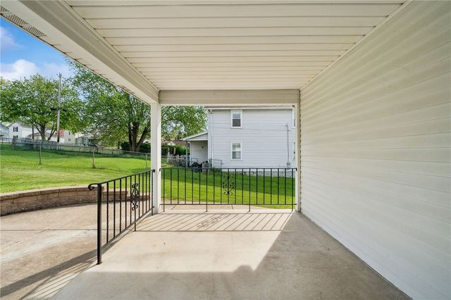 9109 Pine St, Plum Boro, PA 15239