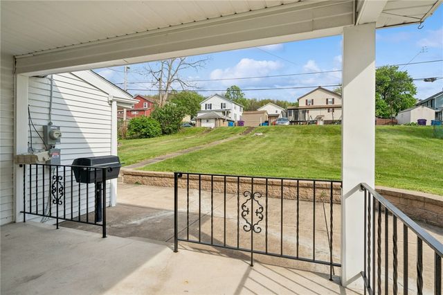 9109 Pine St, Plum Boro, PA 15239