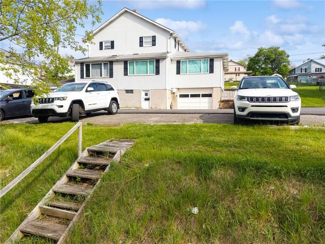 9109 Pine St, Plum Boro, PA 15239