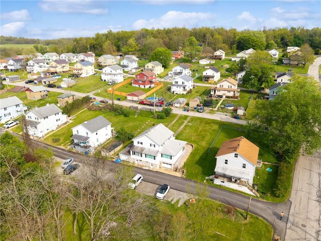 9109 Pine St, Plum Boro, PA 15239