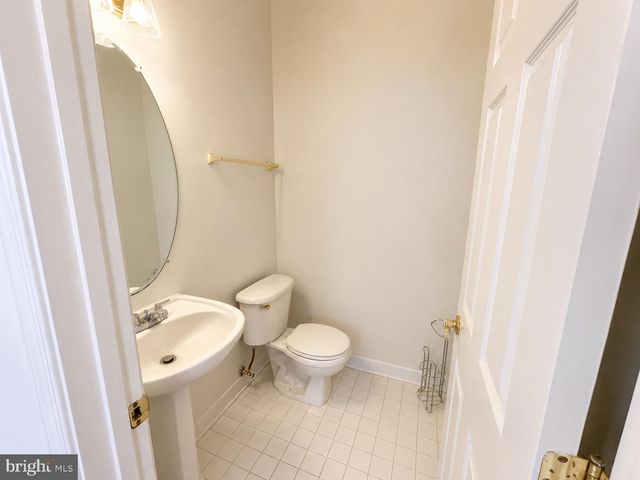 8646 ROYAL WORCESTER LN, Fairfax, VA 22031