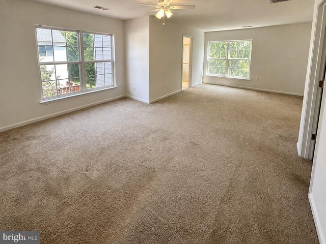 8646 ROYAL WORCESTER LN, Fairfax, VA 22031