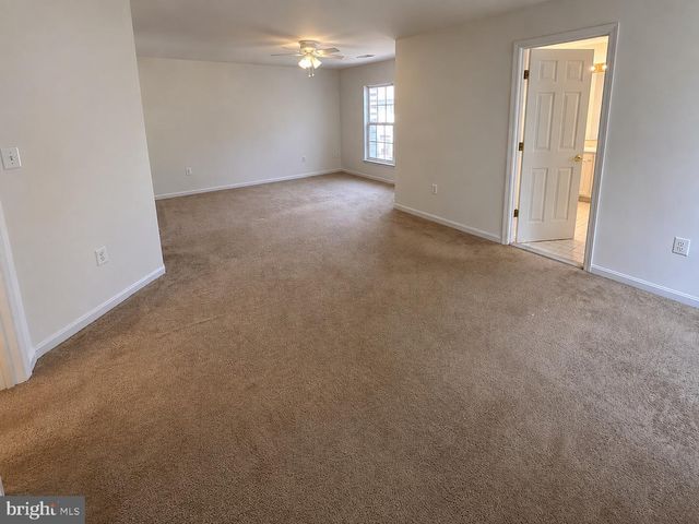 8646 ROYAL WORCESTER LN, Fairfax, VA 22031