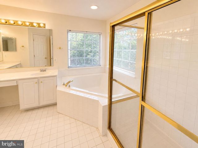 8646 ROYAL WORCESTER LN, Fairfax, VA 22031