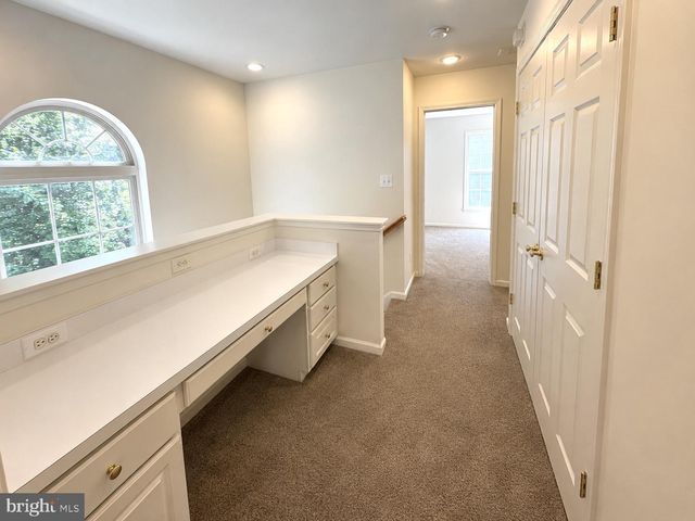 8646 ROYAL WORCESTER LN, Fairfax, VA 22031