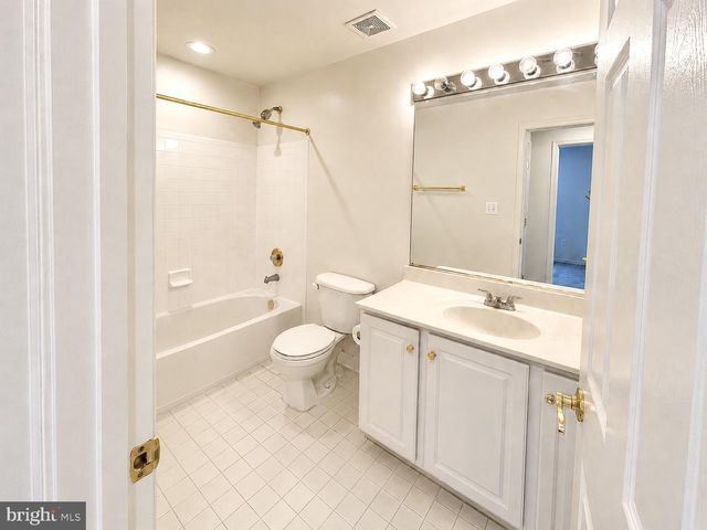8646 ROYAL WORCESTER LN, Fairfax, VA 22031