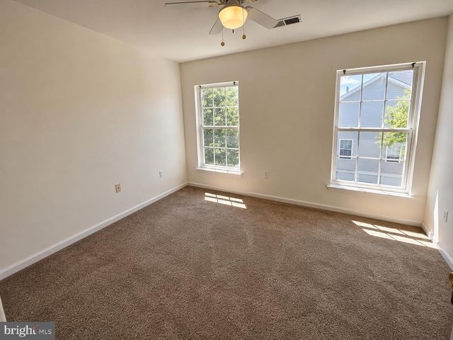 8646 ROYAL WORCESTER LN, Fairfax, VA 22031